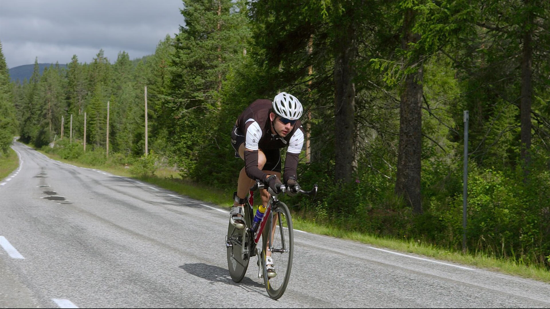 职业联赛薪资结构不合理，职业联赛靠什么赚钱